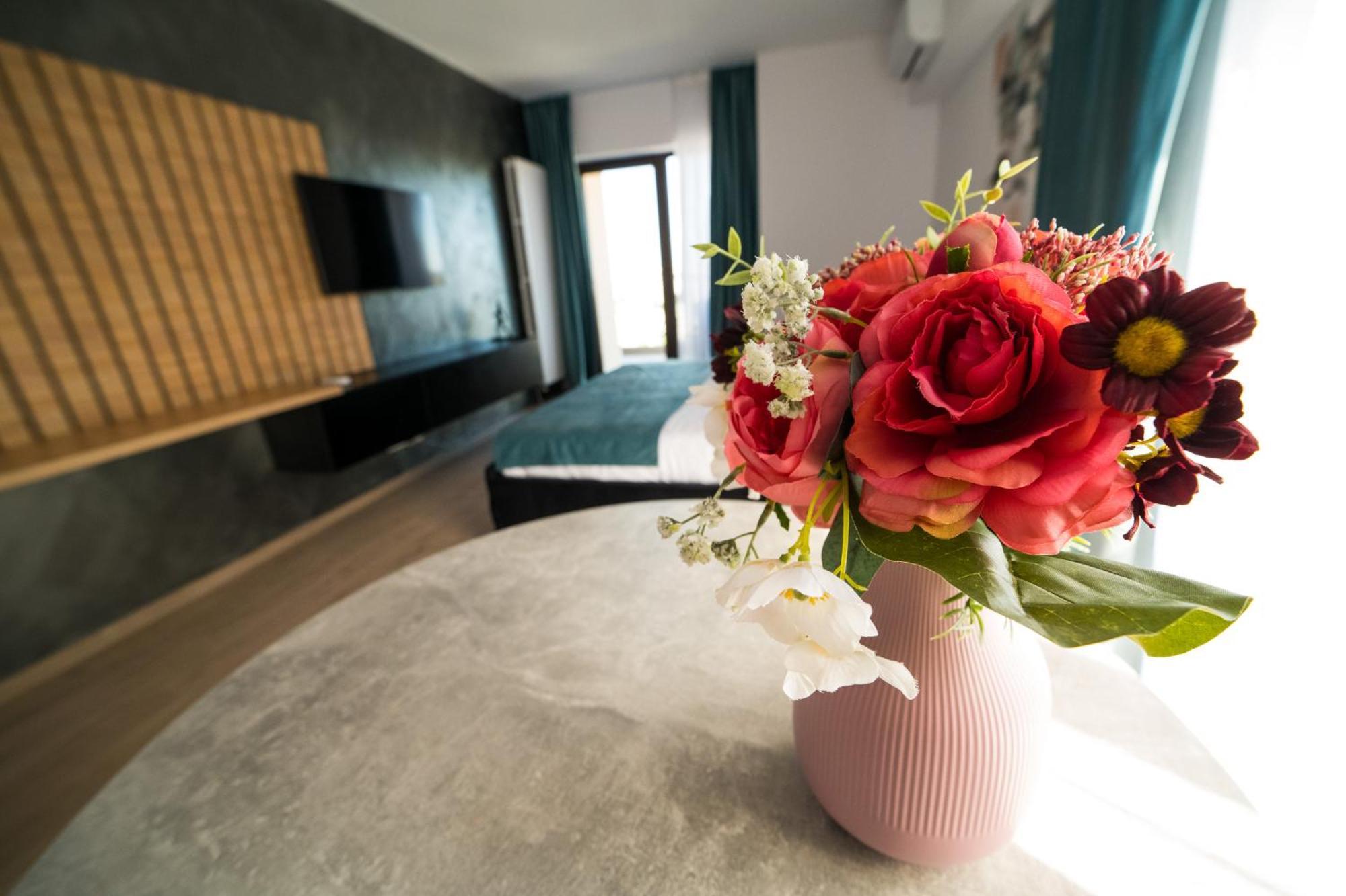 Garsoniera Turquoise Rezidential Moghioros Park Apartment Букурещ Екстериор снимка